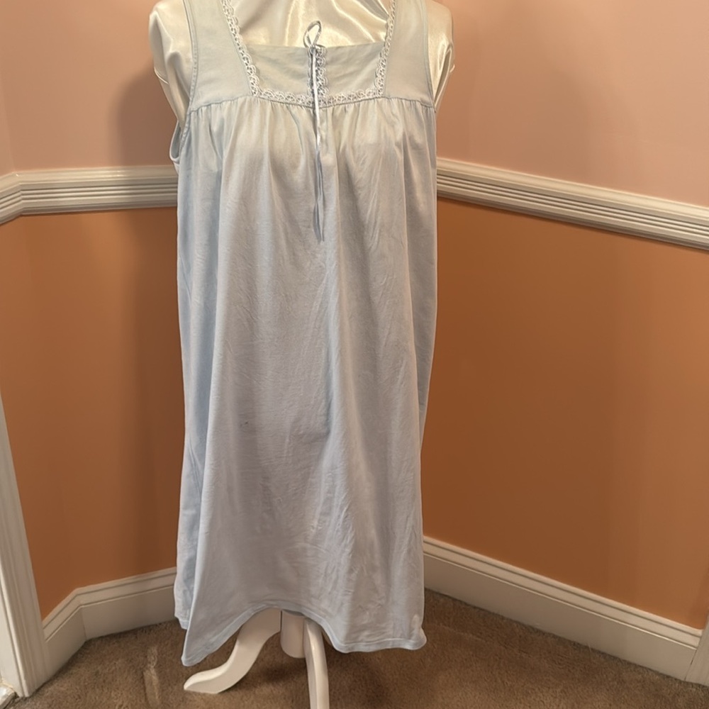 Sleeveless nightgown